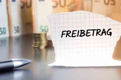 © Eigens - stock.adobe.com Zettel mit Schriftzug Freibetrag