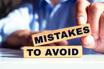 Bausteine mit Schriftzug MISTAKES TO AVOID