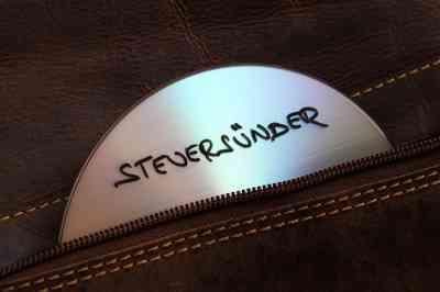 CD mit Aufschrift Steuersünder